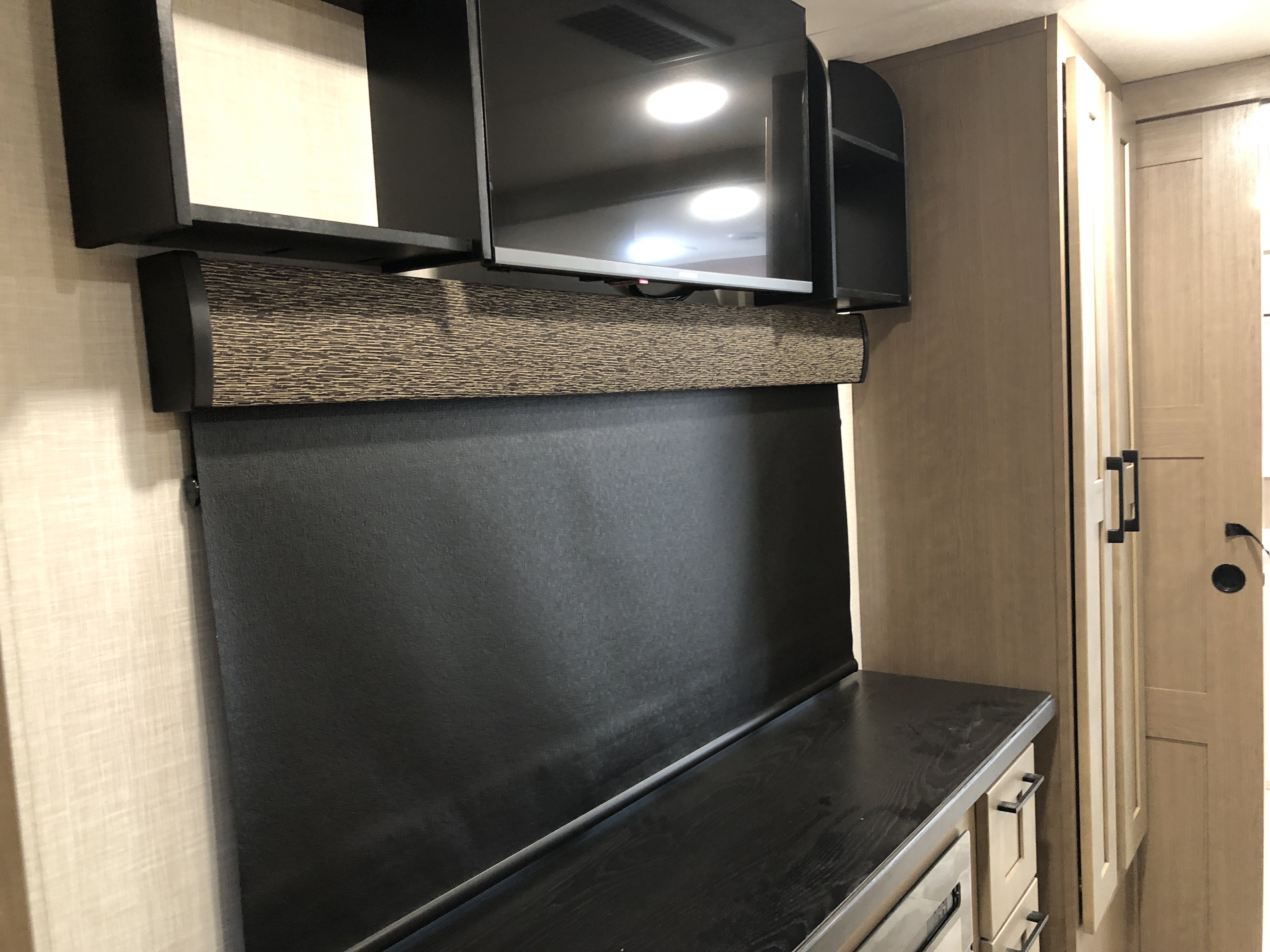 2024 KZ RV Durango Gold G386FLF - Image 27