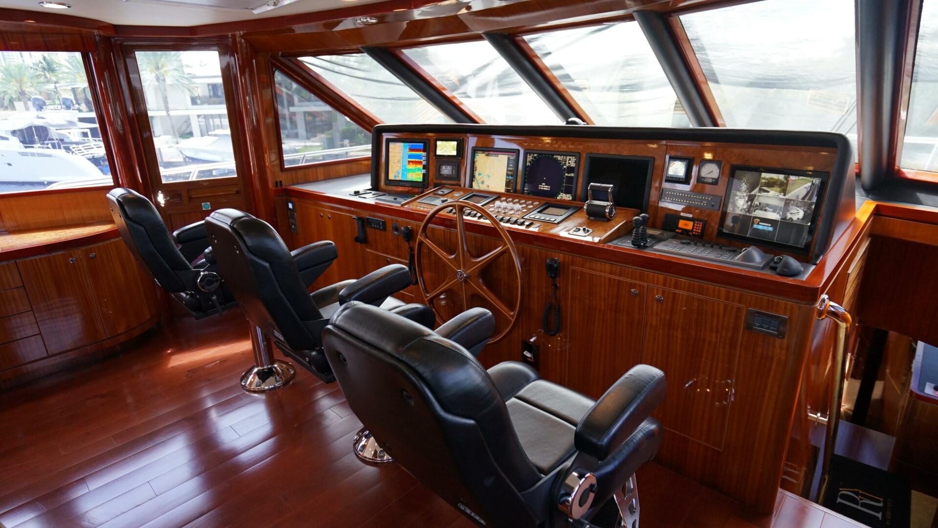 2008 Ocean Alexander 100 Skylounge Megayacht - Image 23