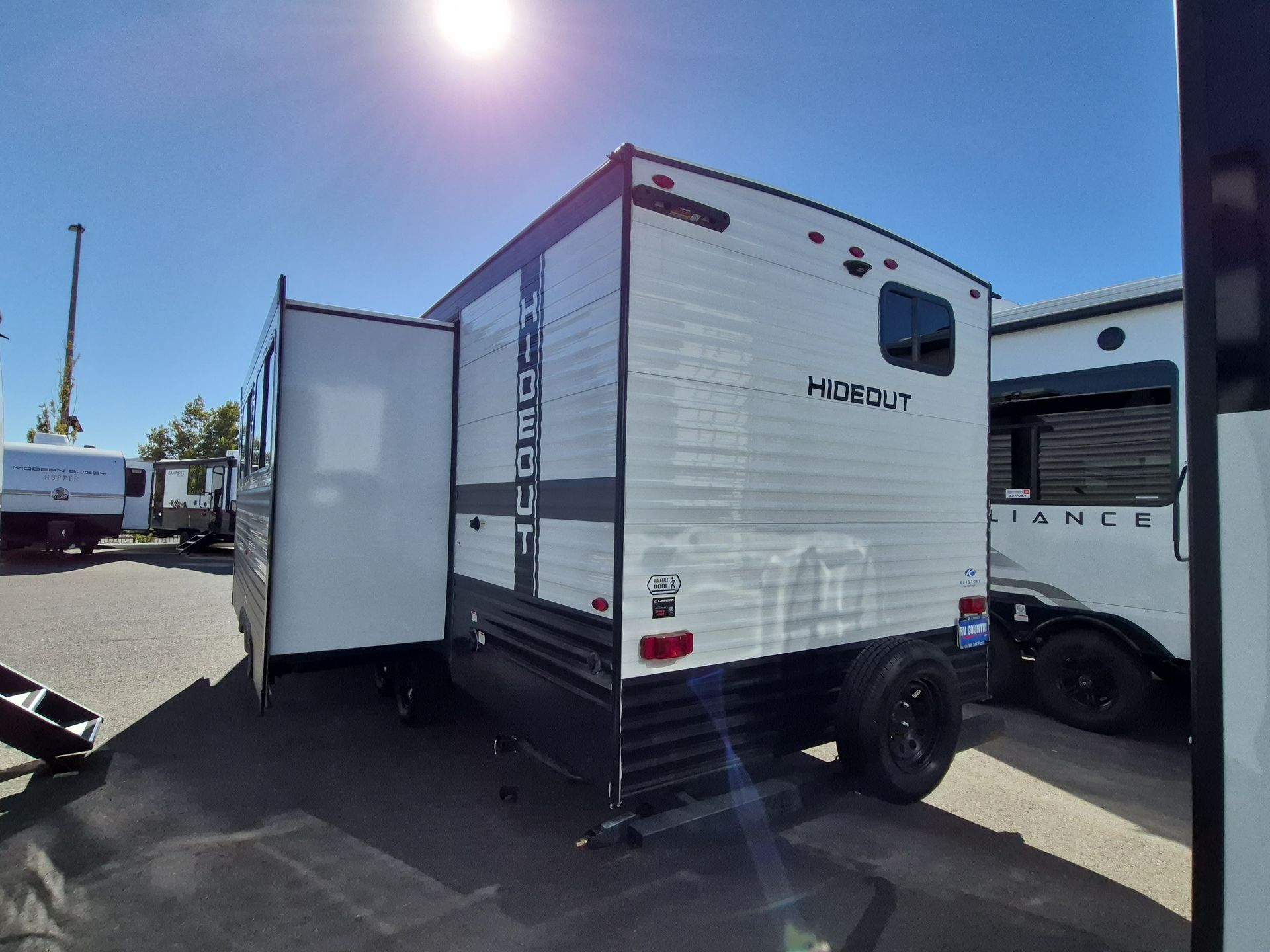 2025 Keystone Hideout Sport 269DB - Image 6