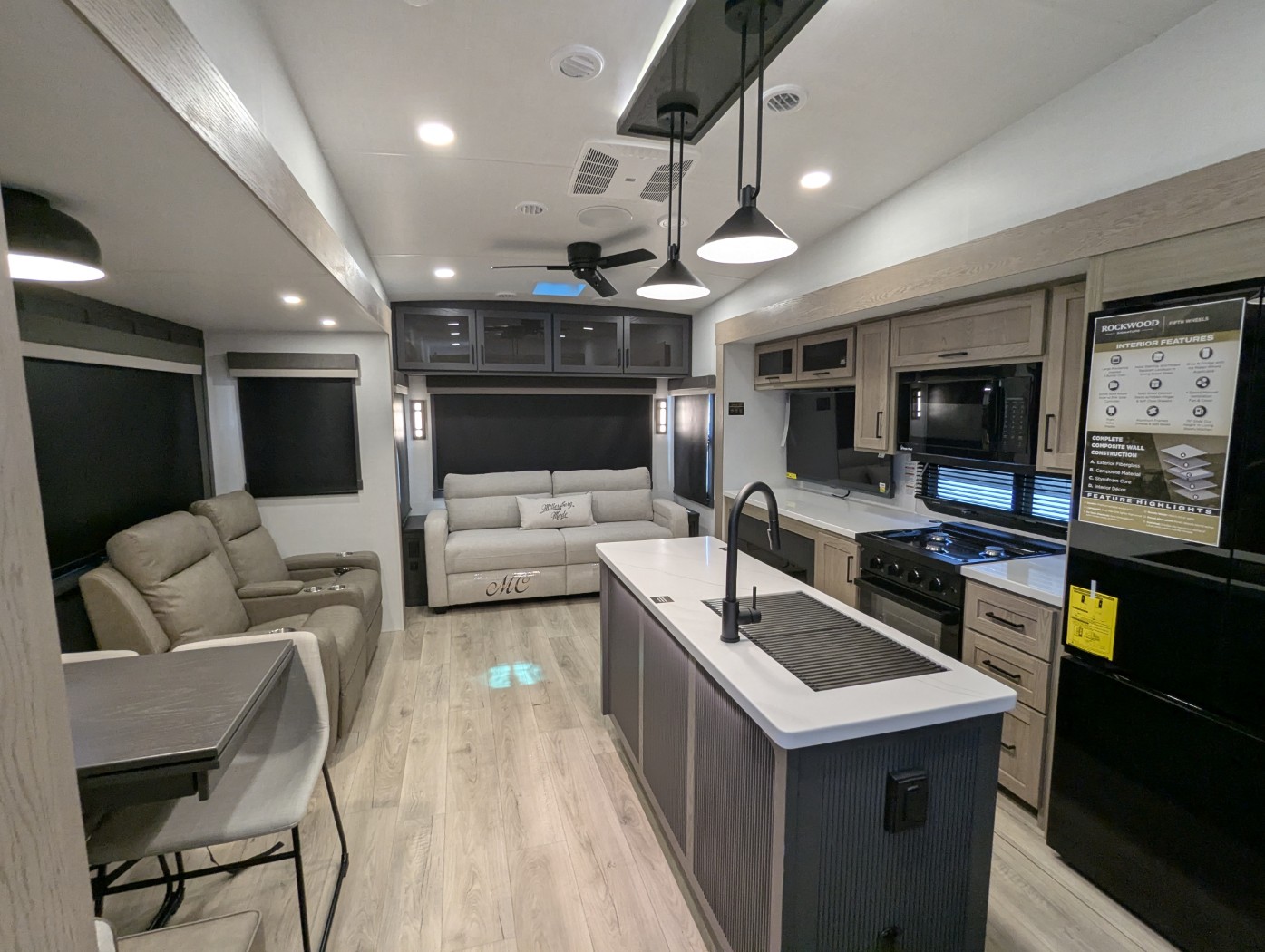 2026 Forest River Rockwood Signature R361RLS - Image 18