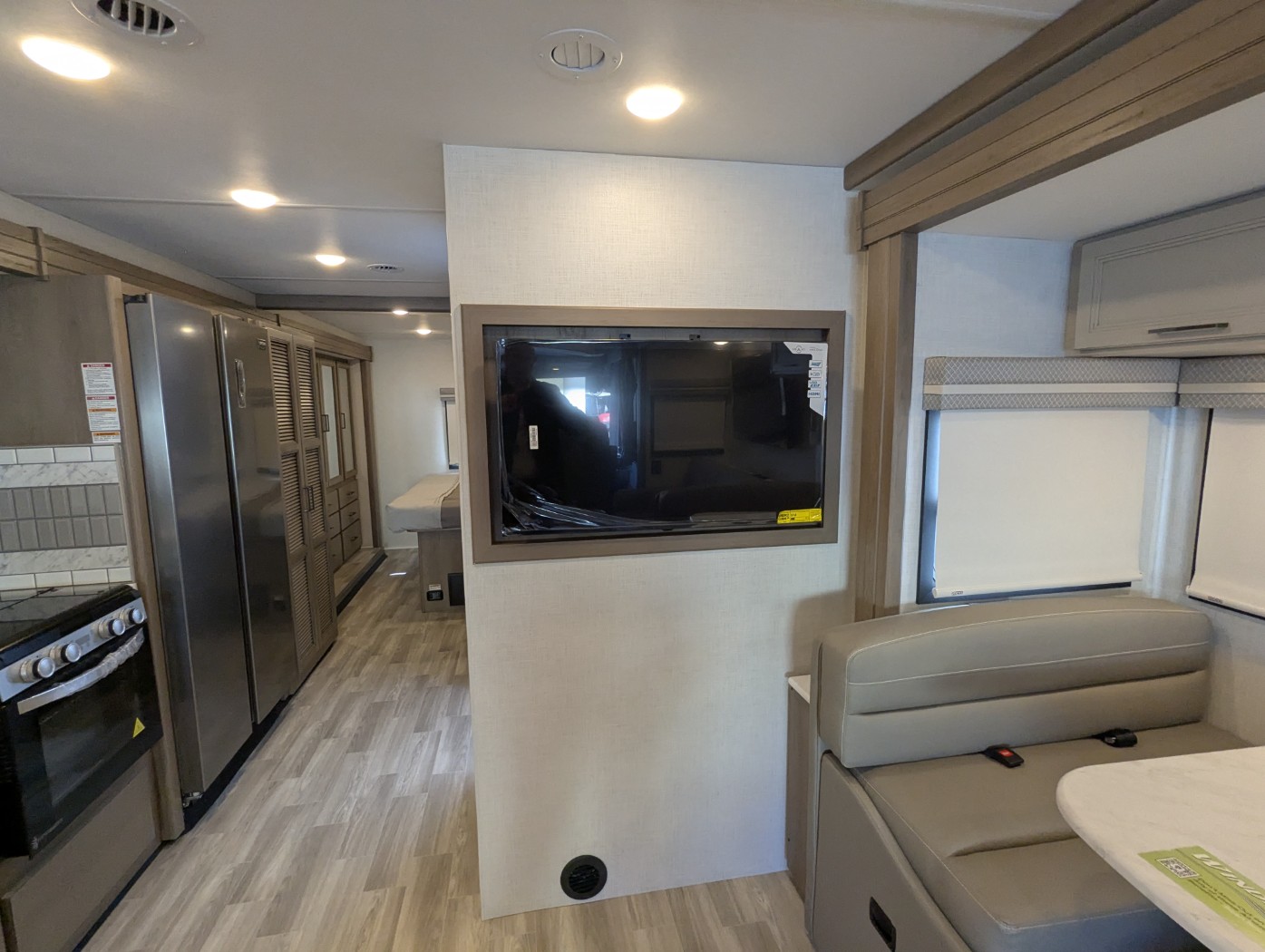 2026 Thor Motor Coach Windsport 35R - Image 18