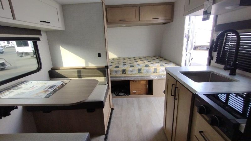 2026 Ember RV E-Series 19ETS - Image 6