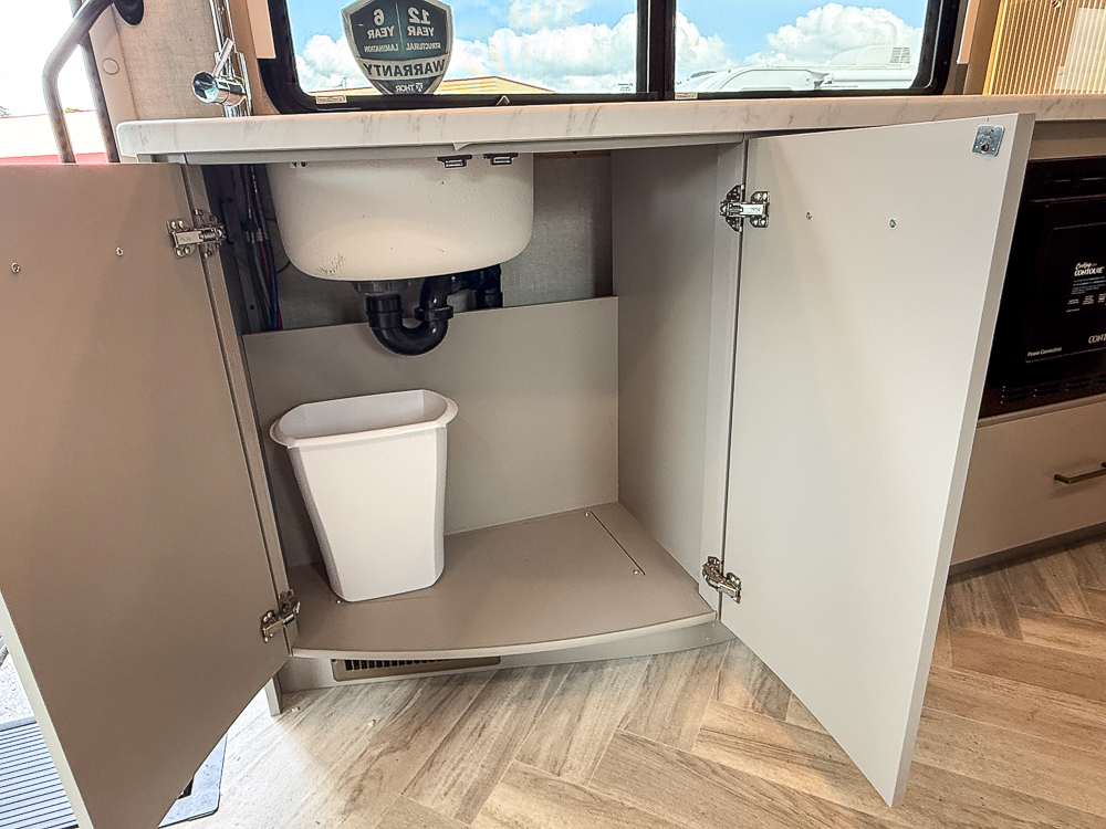 2025 THOR MOTORCOACH 24FB - Image 44