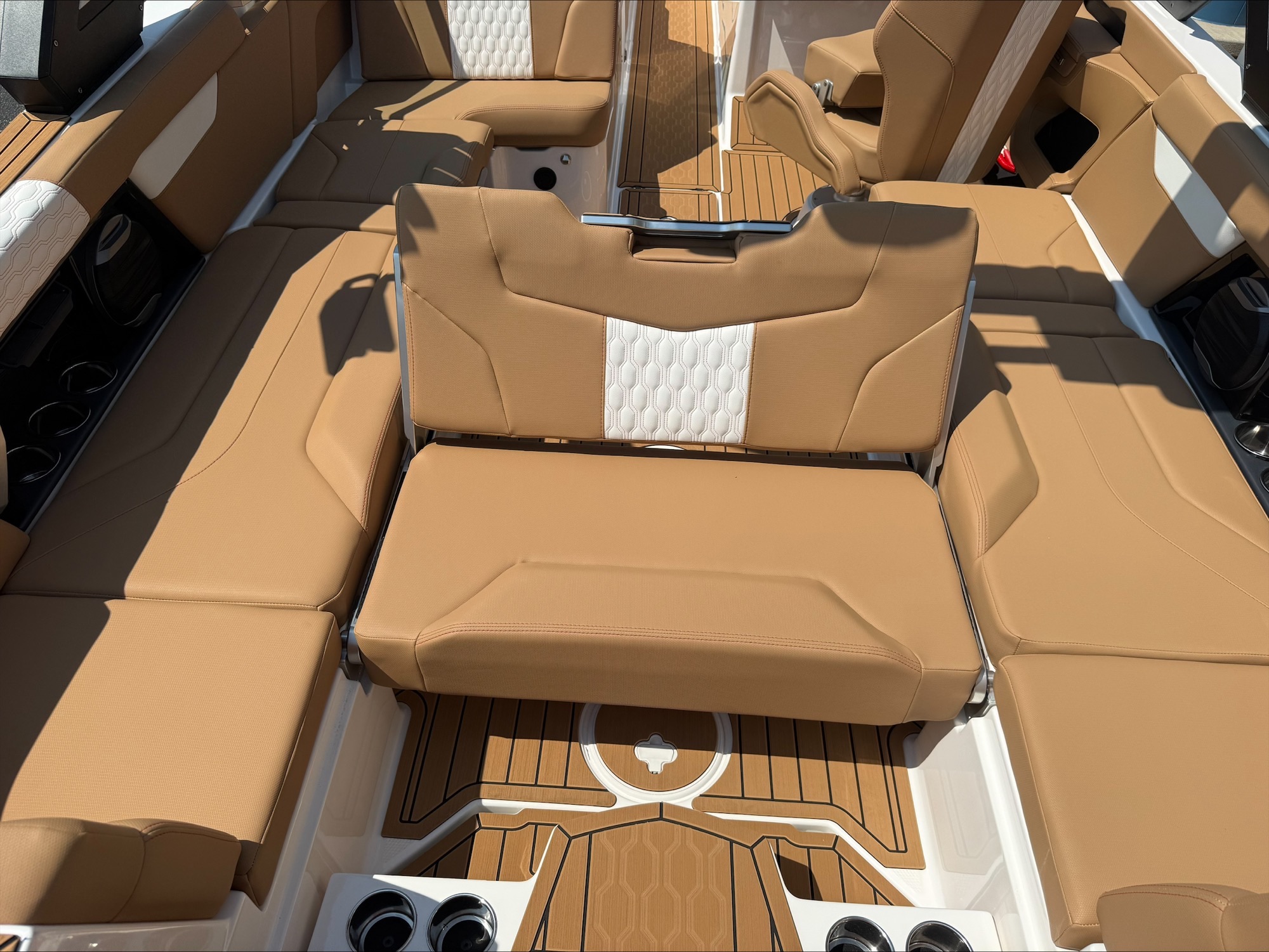2027 MasterCraft XT24 - Image 18