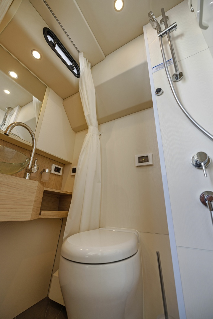 2024 Absolute Navetta 64 - Image 25