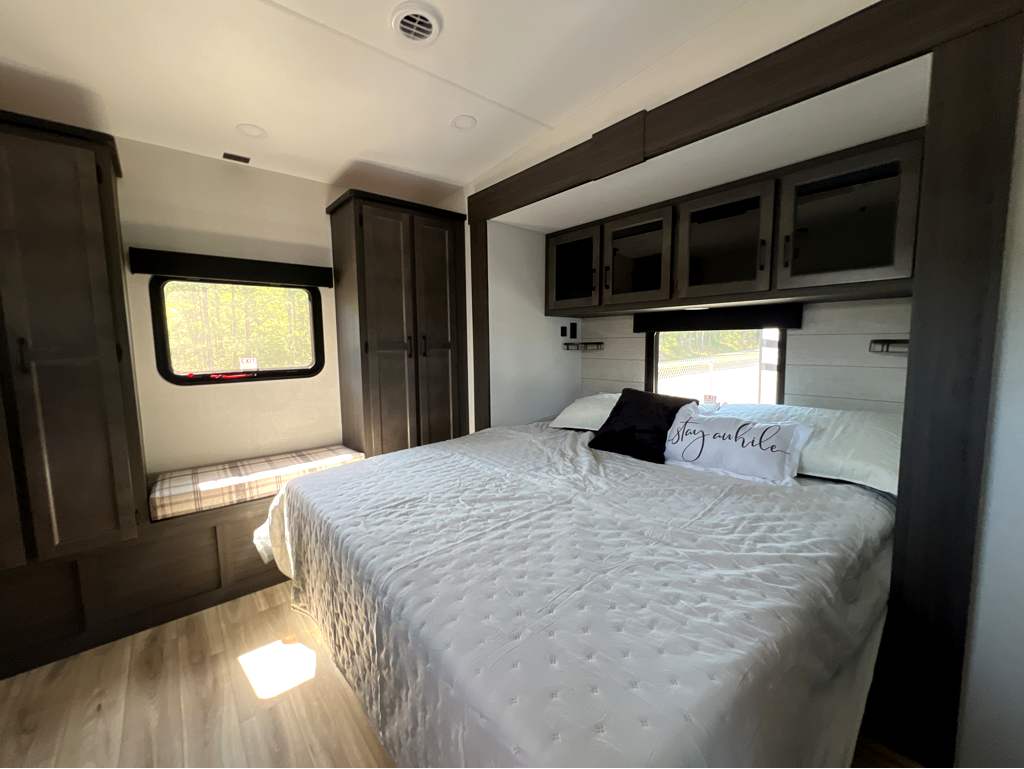 2026 VENTURE RV SPORTTREK 365VFL - Image 19