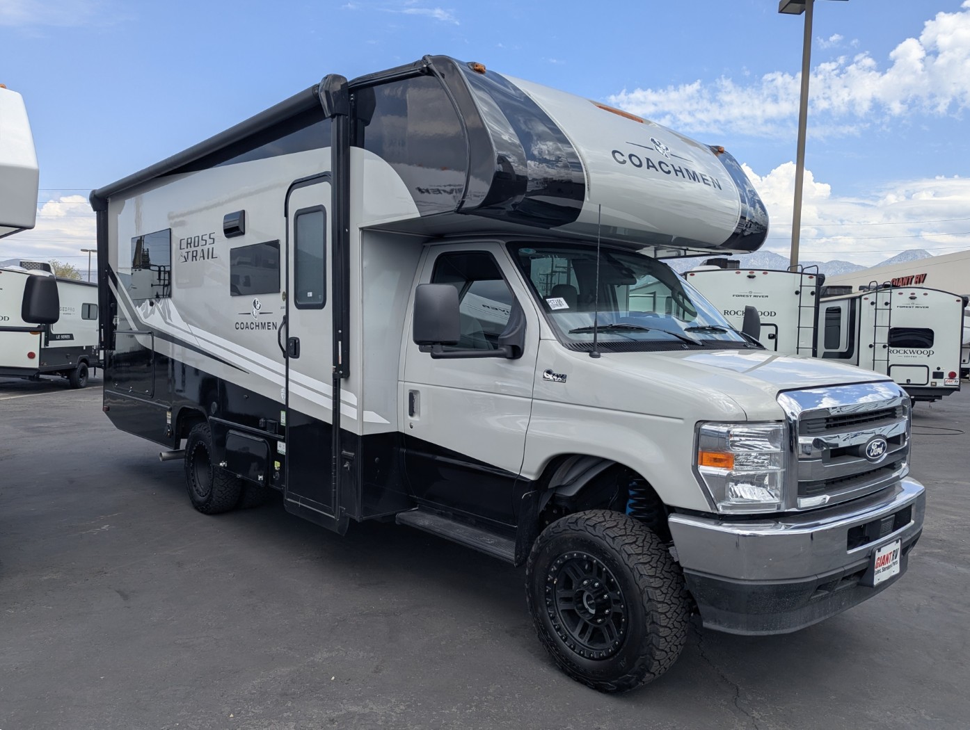 2026 Coachmen Cross Trail 23XG 4X4 - Image 1