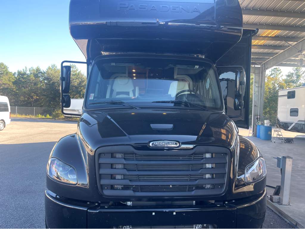 2026 THOR MOTOR COACH PASADENA 38FX - Image 6