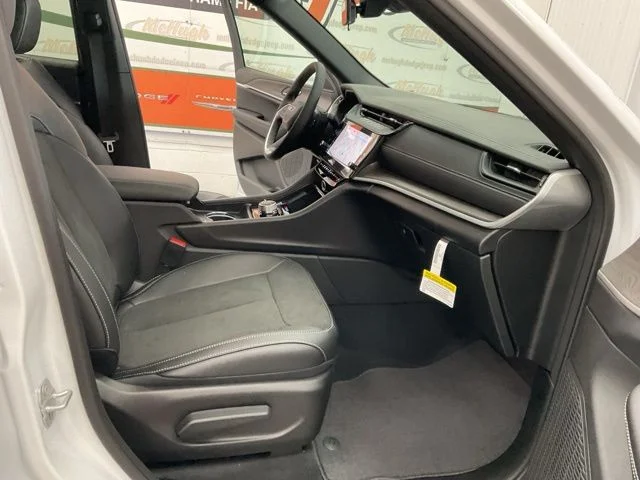 2026 Jeep Grand-Cherokee-L Laredo Altitude 4x4 - Image 21
