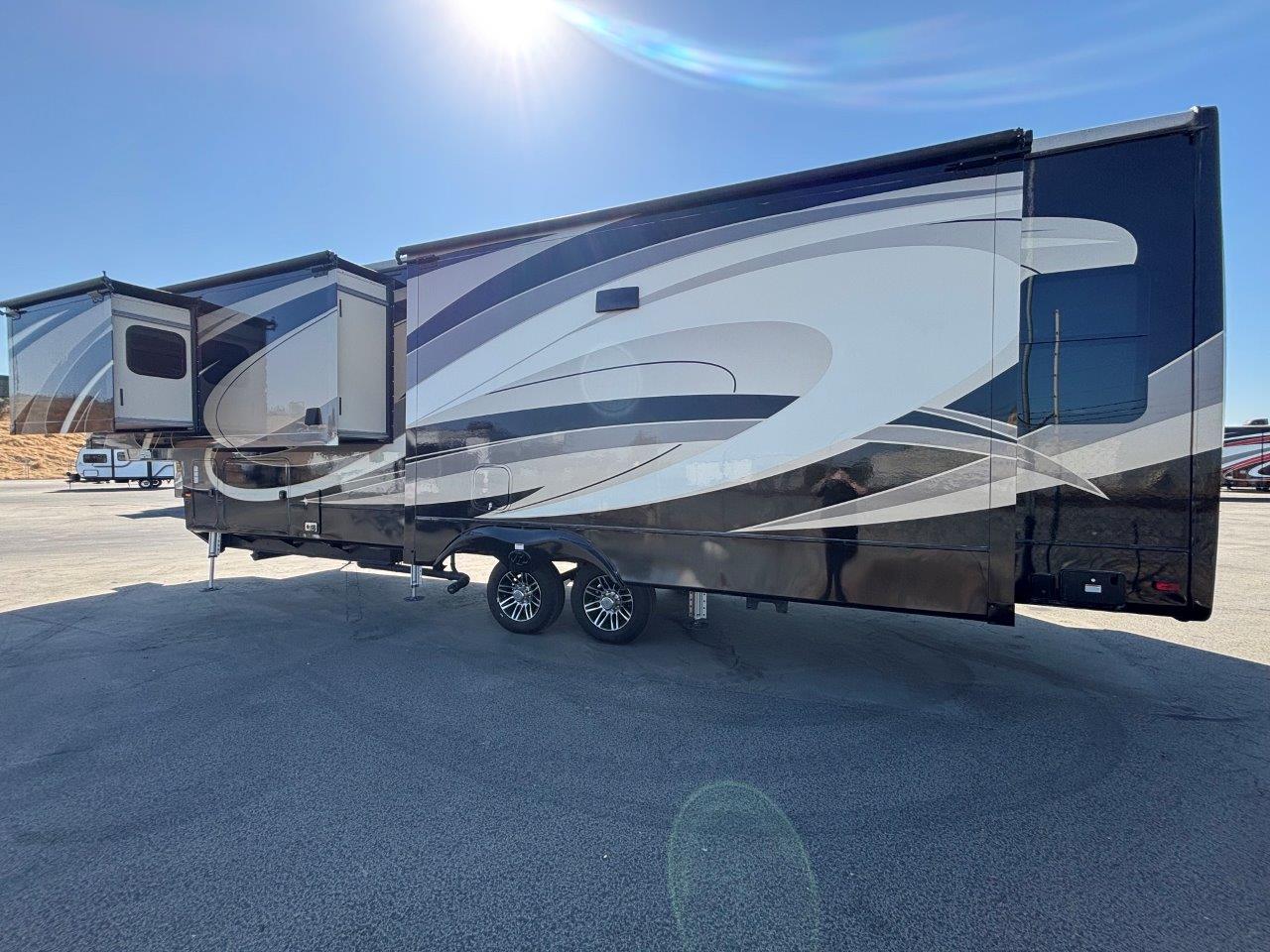 2018 Heartland Landmark 365 LM Oshkosh - Image 3