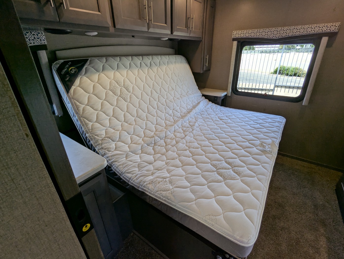 2021 Thor Motor Coach Omni SV34 - 4X4 - Image 23