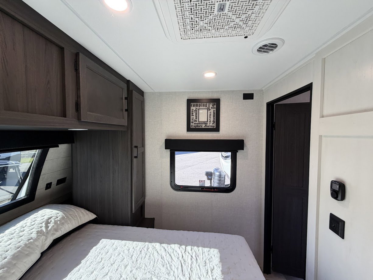 2026 VENTURE RV SPORTTREK 271VRB - Image 50