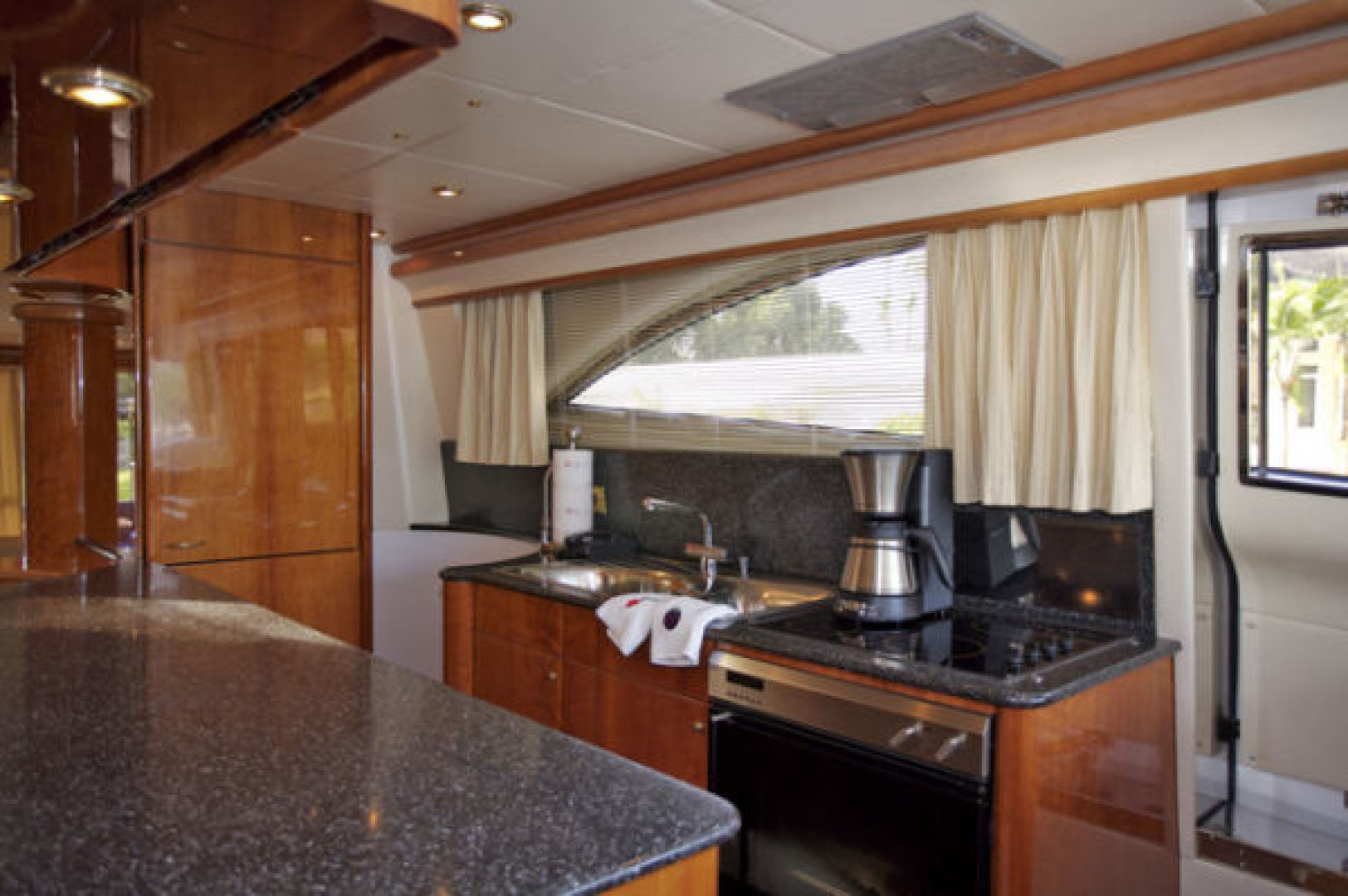 1999 Viking Sport Cruiser - Image 5