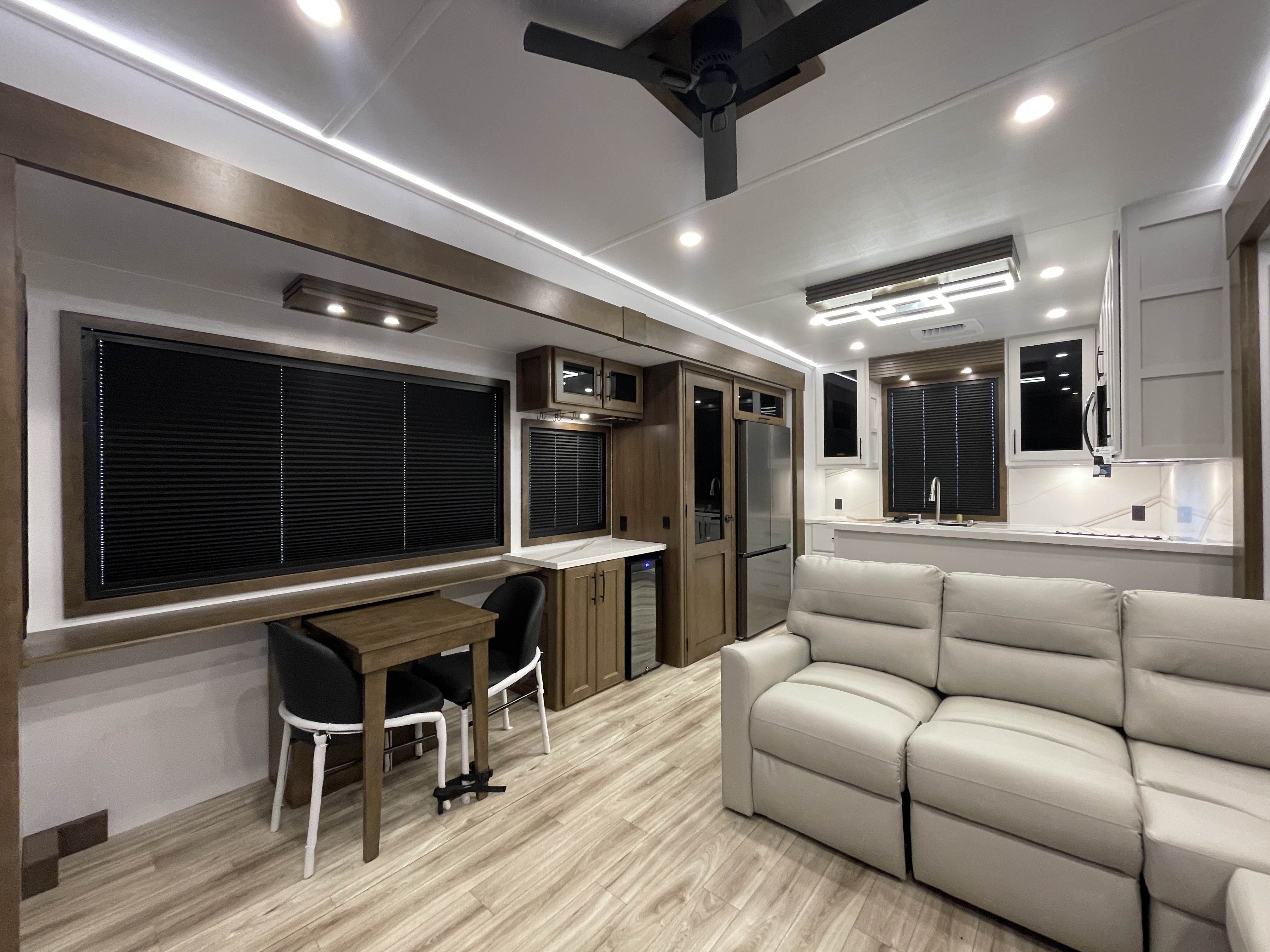 2027 Keystone Montana 3900RK - Image 16