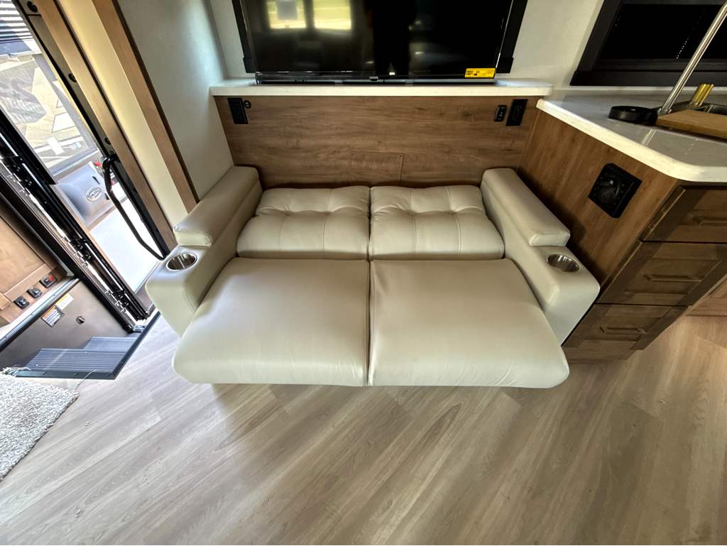 2026 ENTEGRA COACH ACCOLADE 37M - Image 17