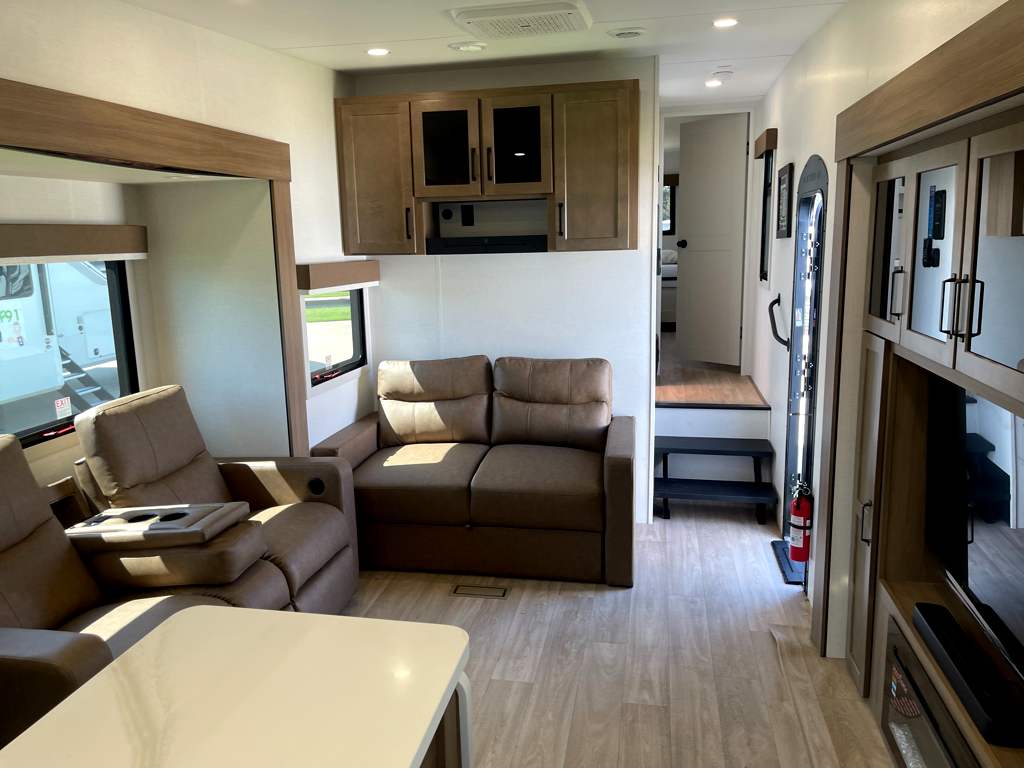 2027 VENTURE RV SPORTTREK 353VRK - Image 15