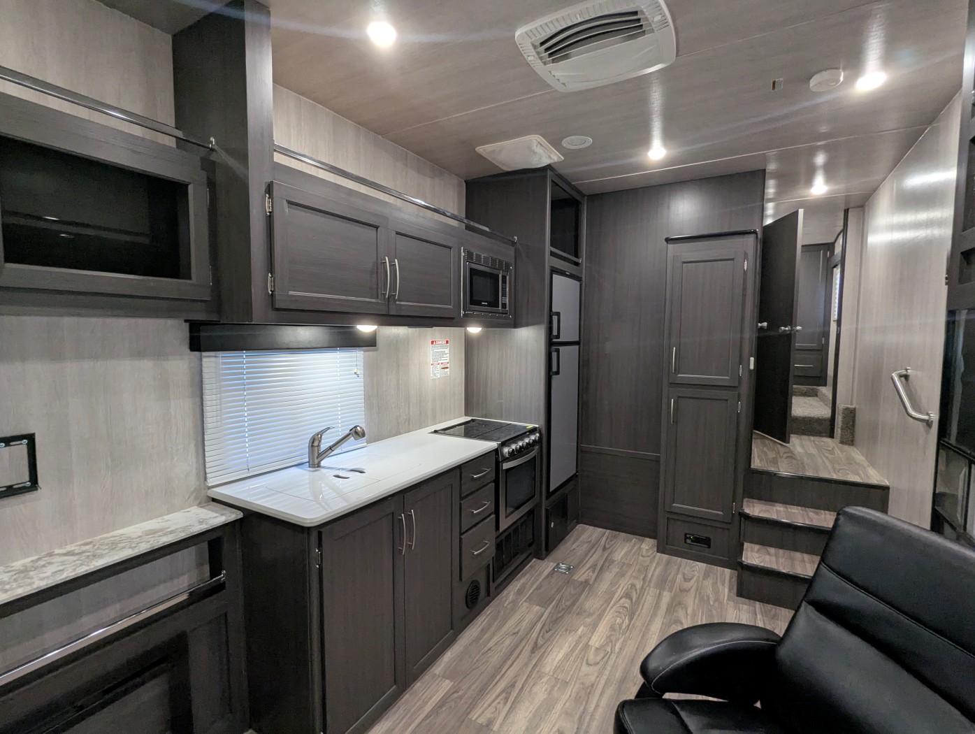 2022 Genesis Supreme Wanderer 28SAWL - Image 17