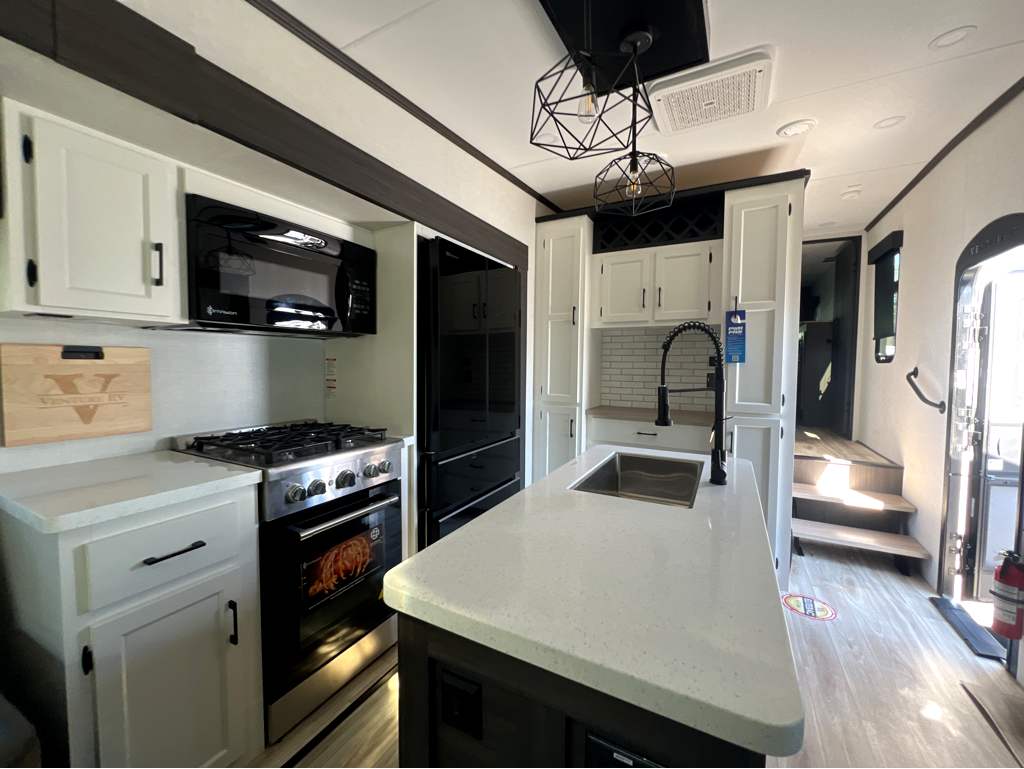 2026 VENTURE RV SPORTTREK 353VIK - Image 13
