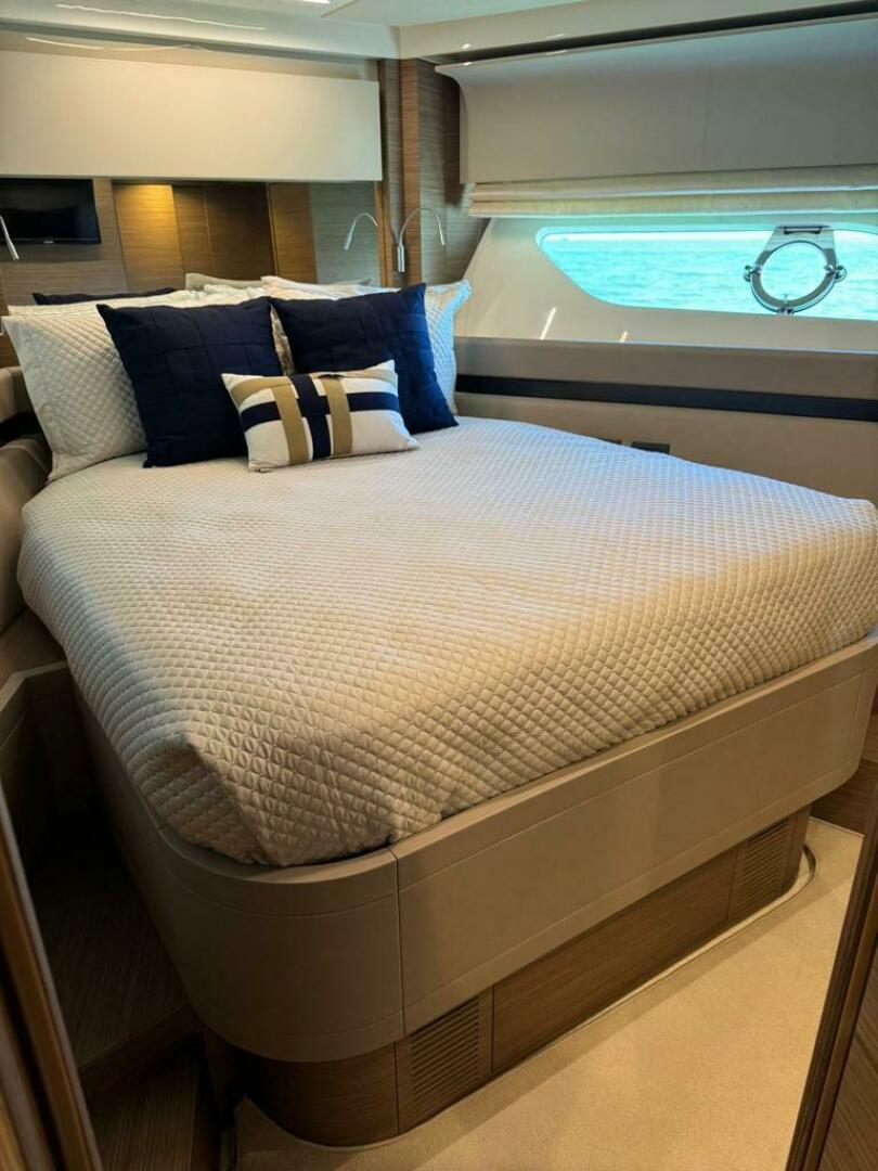 2016 Ferretti Yachts 550 - Image 18