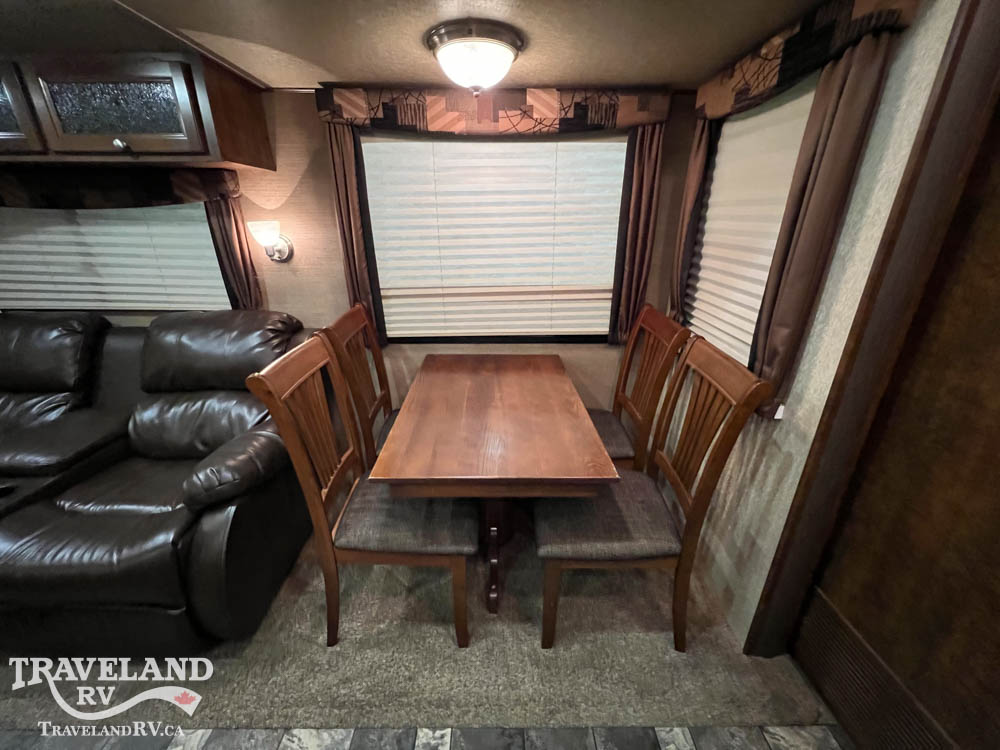 2015 Coachmen Chaparral Signature 327RLKS - Image 16