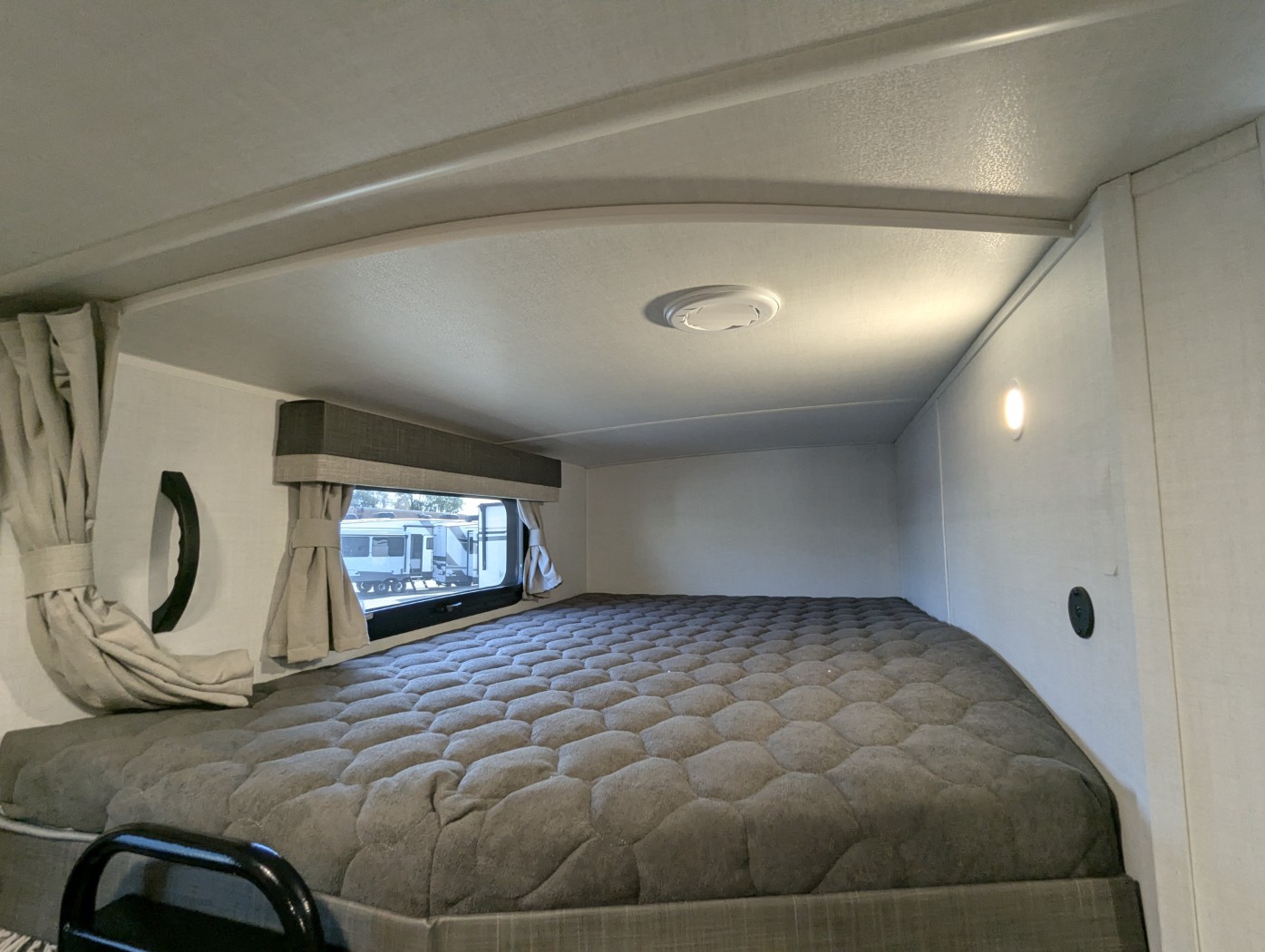 2027 Forest River Rockwood Ultra Lite 2706BH - Image 36