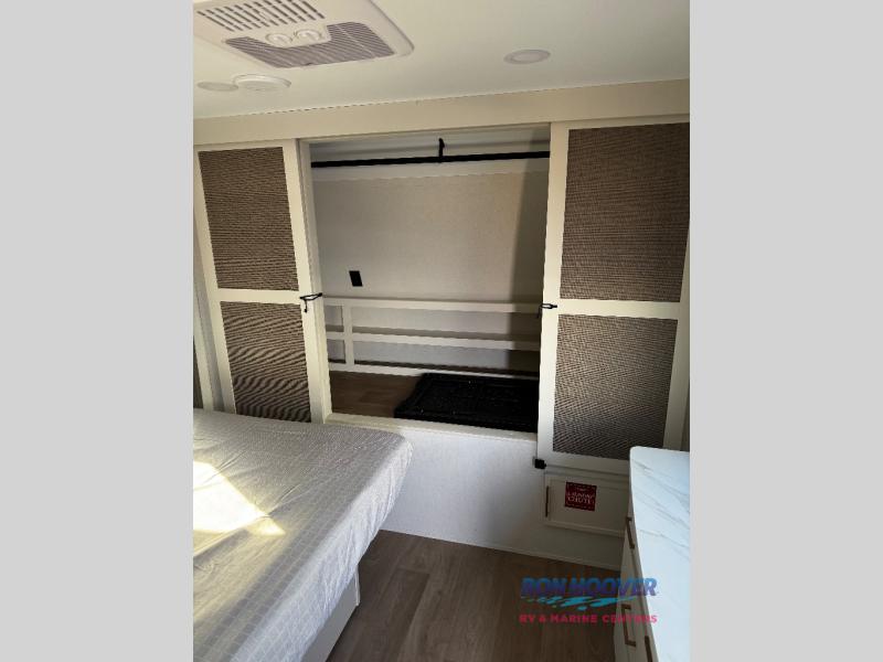 2026 GRAND DESIGN 335BHT - Image 18