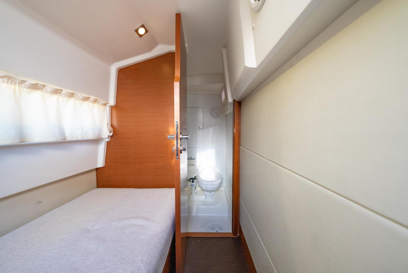 2016 Prestige 550 S - Image 42