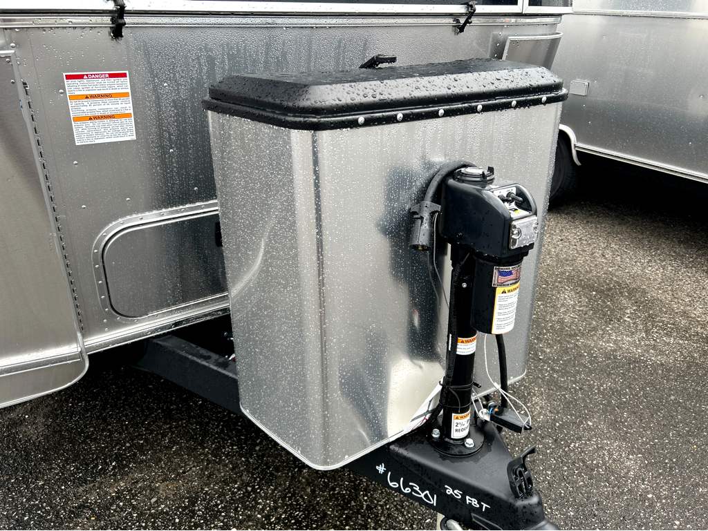 2027 Airstream International 25FB - Image 11