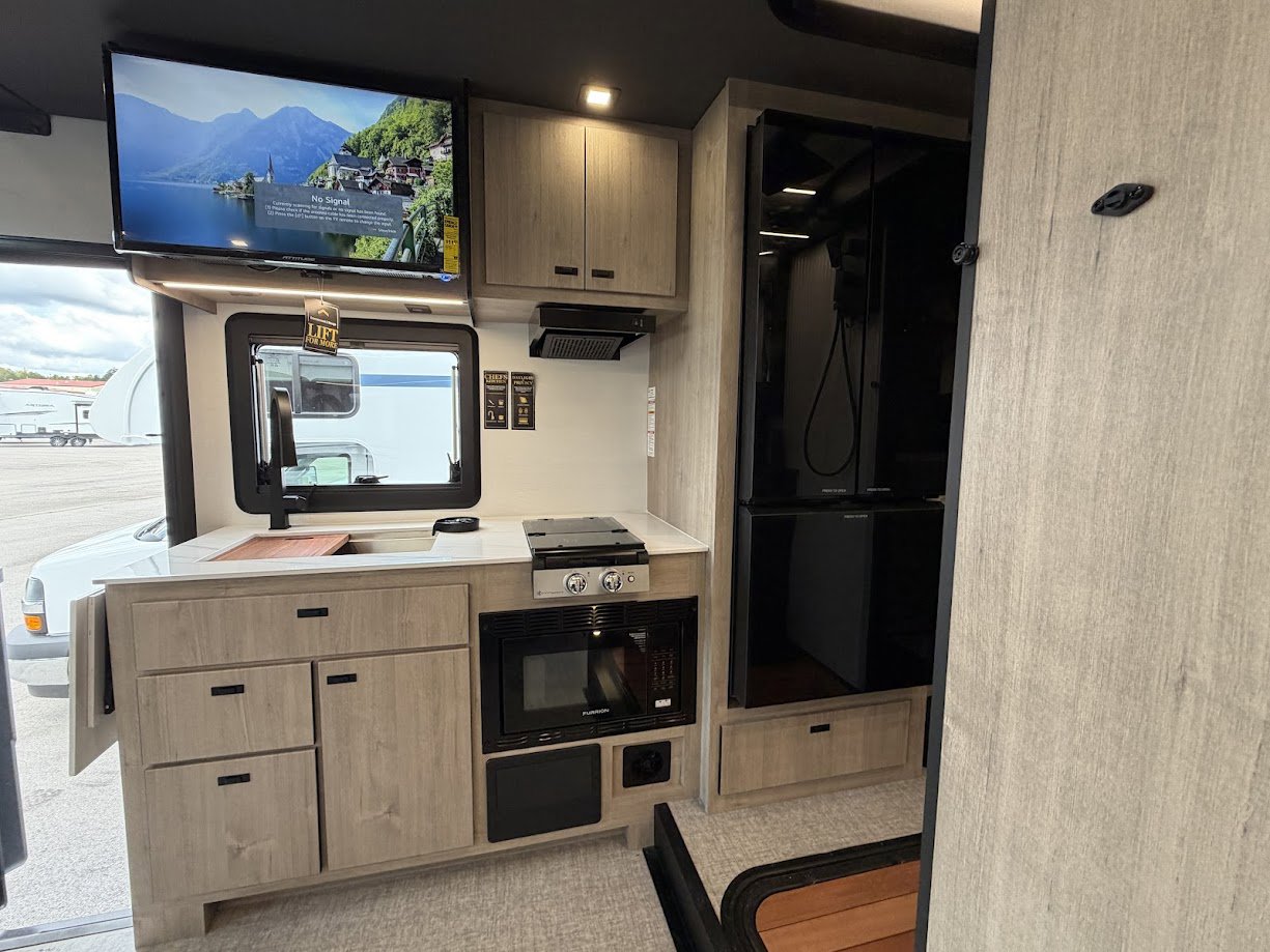 2026 Grand Design Lineage Series M 25TK - Image 25