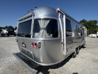 2026 AIRSTREAM CLASSIC 28RBT - Image 5