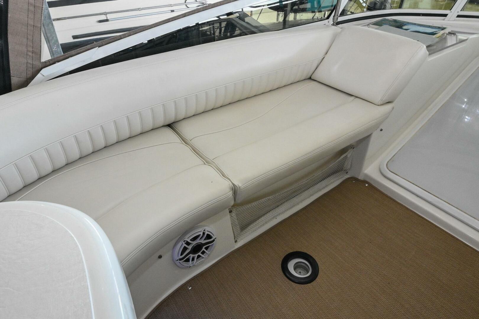 2002 Cruisers Yachts 5000 Sedan Sport - Image 97