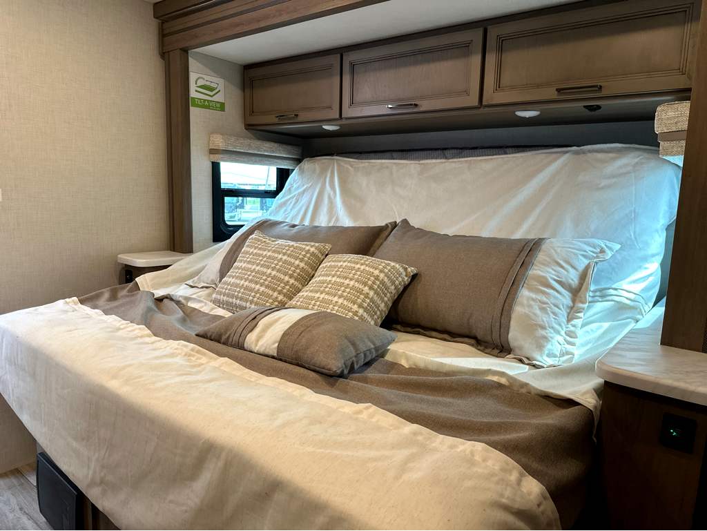2027 THOR MOTOR COACH HURRICANE 36H - Image 15