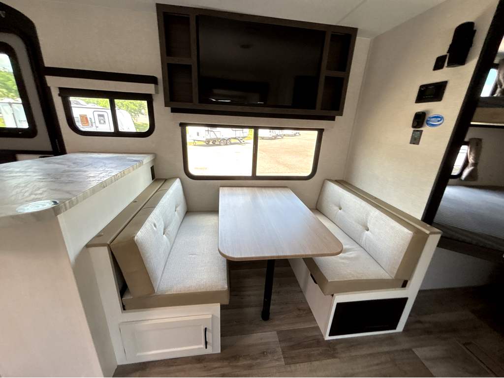 2026 VENTURE RV STRATUS 302VBH - Image 10