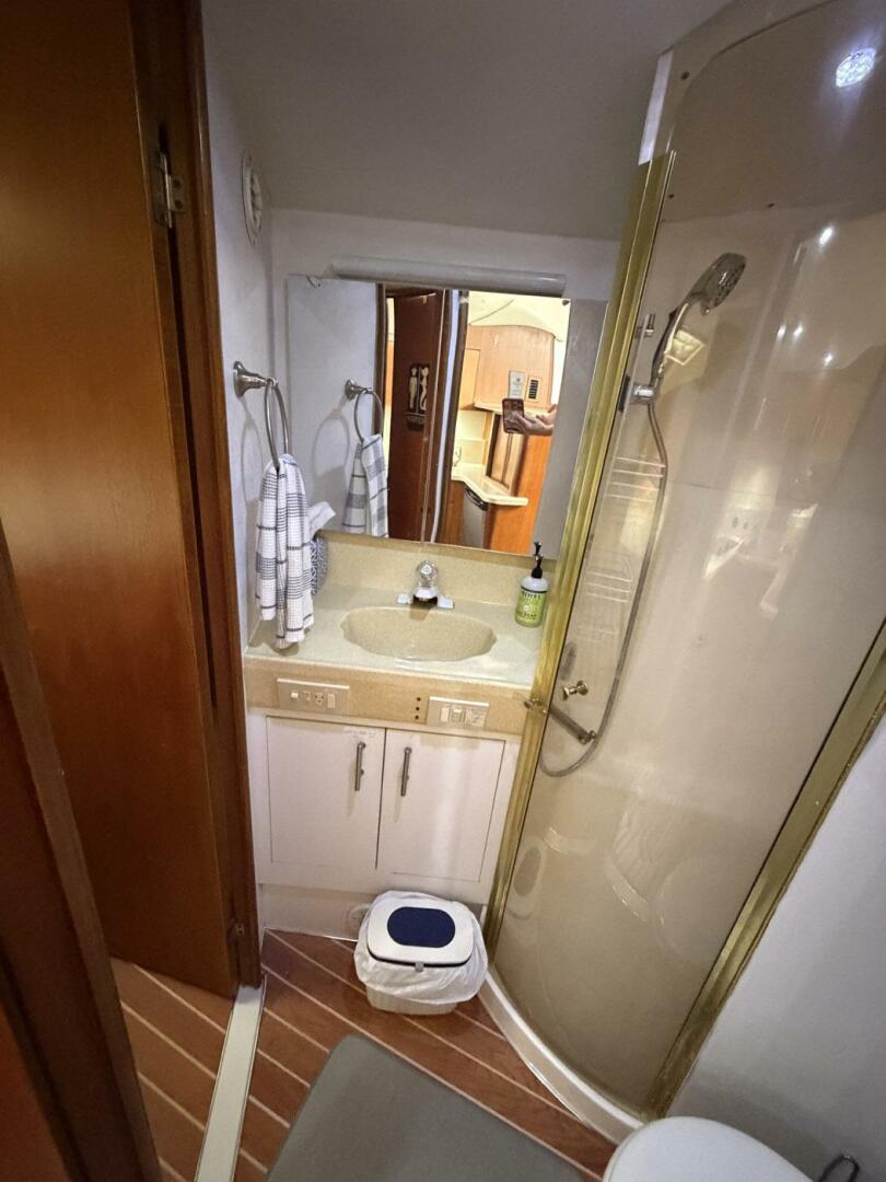 2001 Ocean Yachts 40 Express Bridge - Image 25
