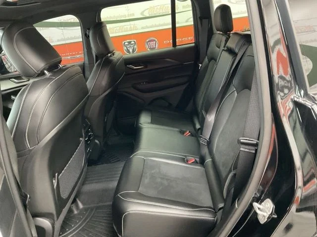 2024 Jeep Grand-Cherokee-L Laredo Altitude 4x4 - Image 21