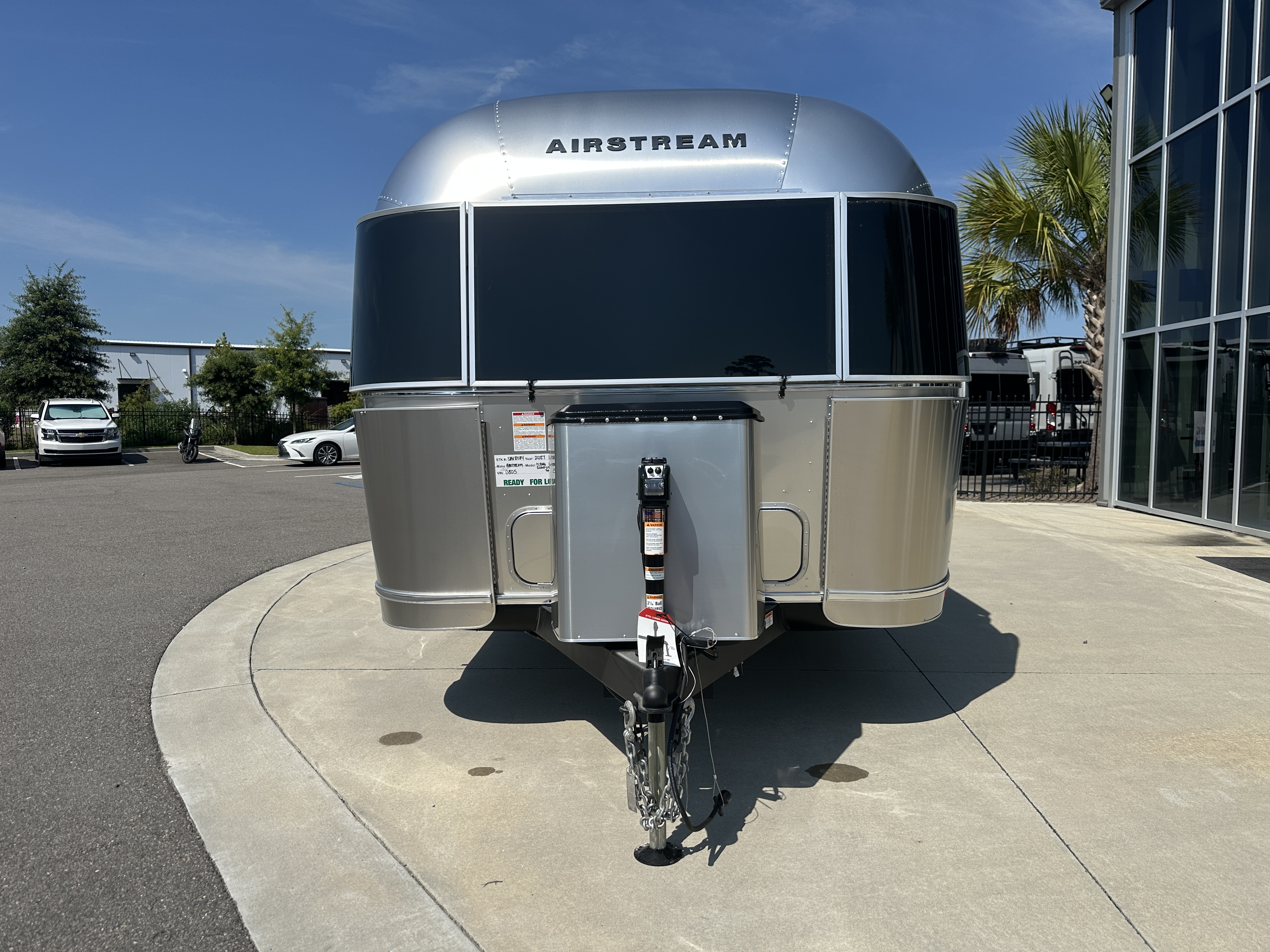 2027 Airstream Flying Cloud 27FBT - Image 8