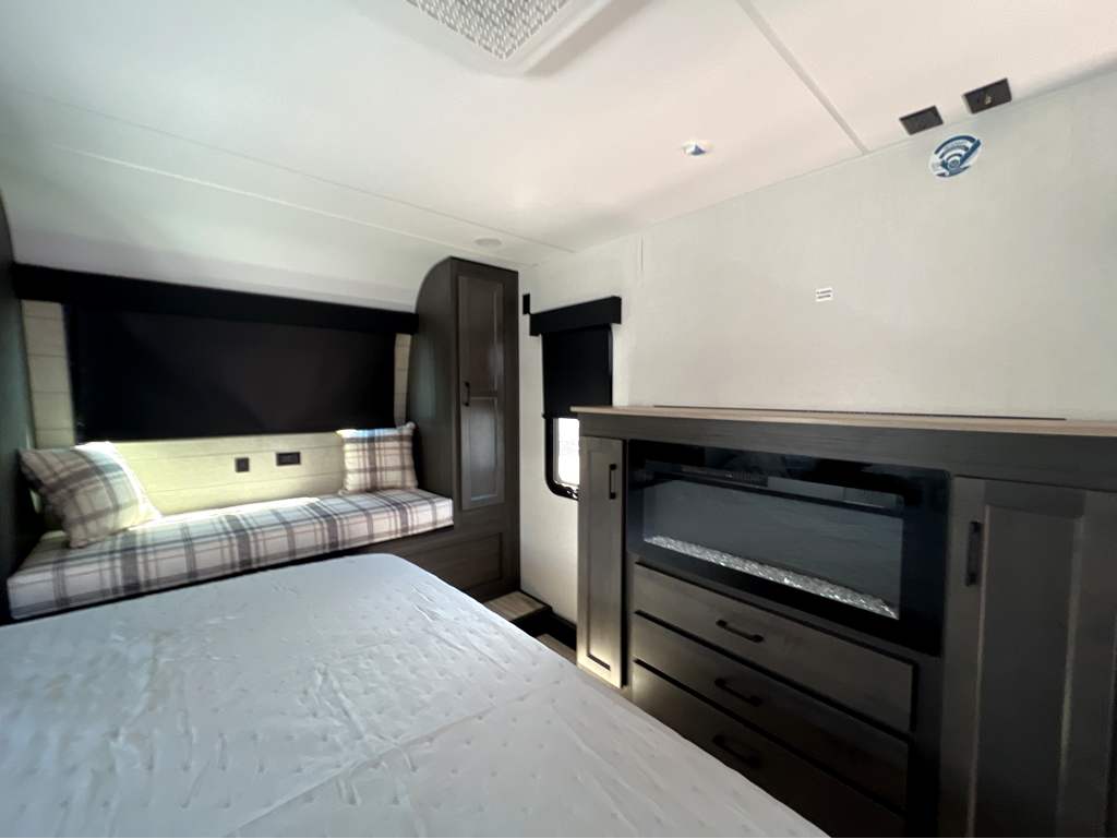 2026 VENTURE RV SPORTTREK 354VBH - Image 22