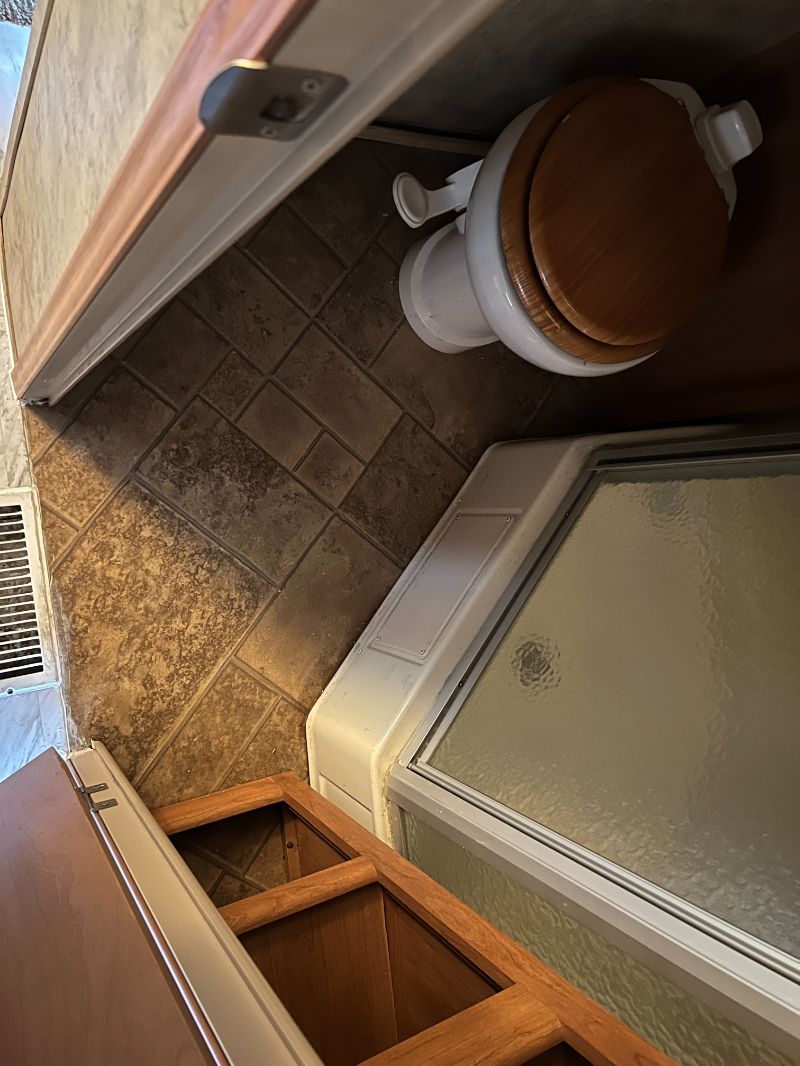 2008 Keystone Cougar 268RLS - Image 16
