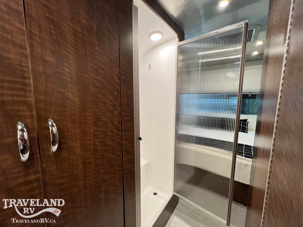 2026 AIRSTREAM 30RBQ GLOBETROTTER - Image 32