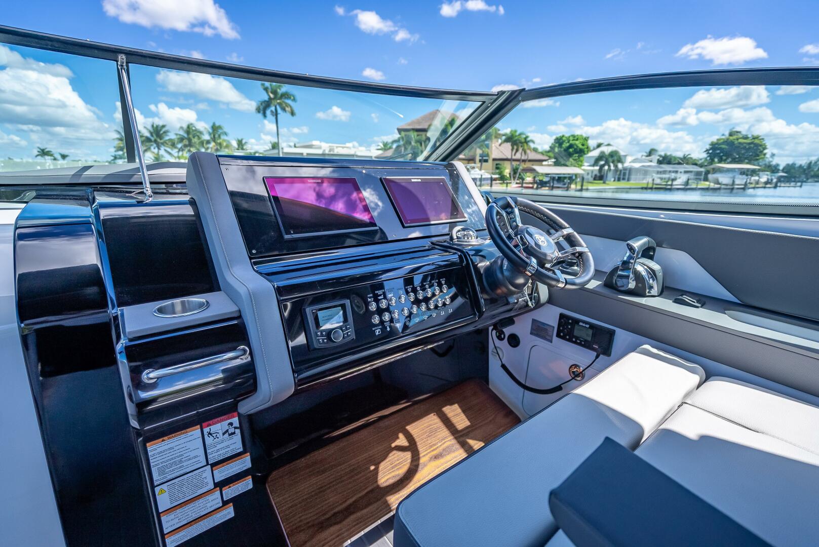 2022 Cruisers Yachts GLS OB - Image 18