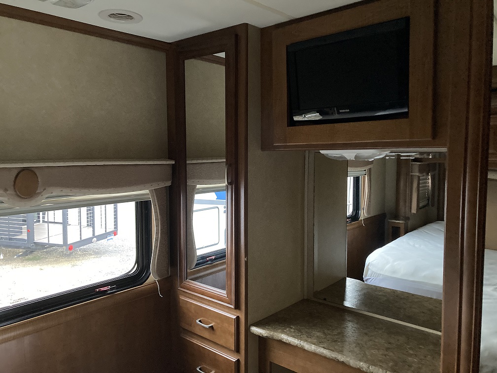 2012 Thor Motor Coach Challenger 32VS - Image 30