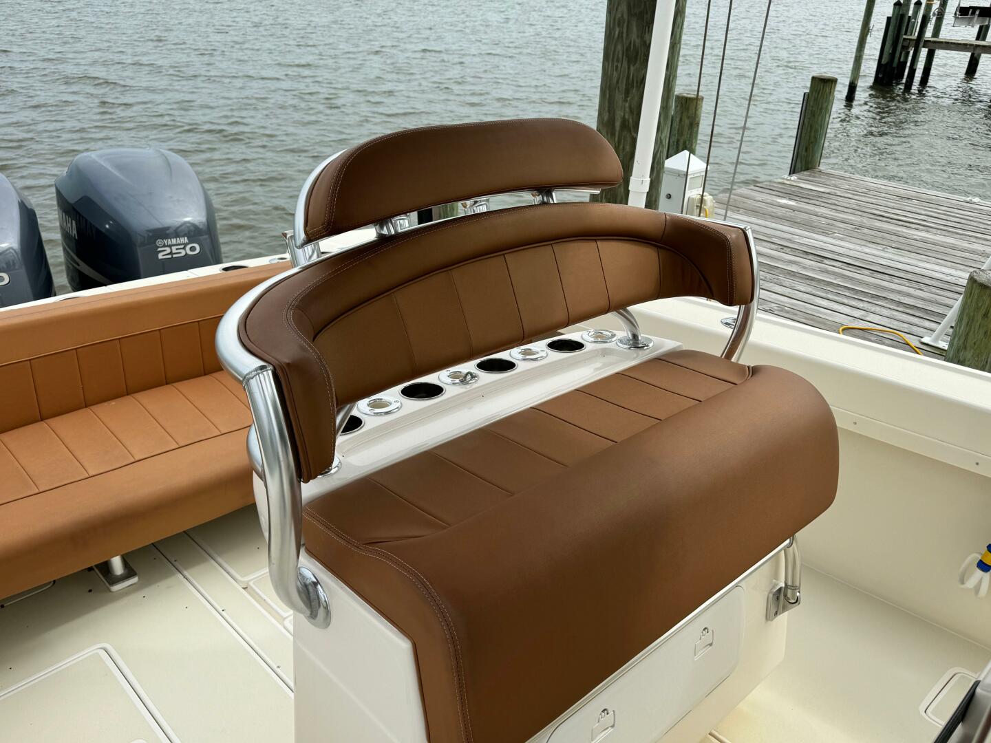 2004 Intrepid 32 CUDDY - Image 23