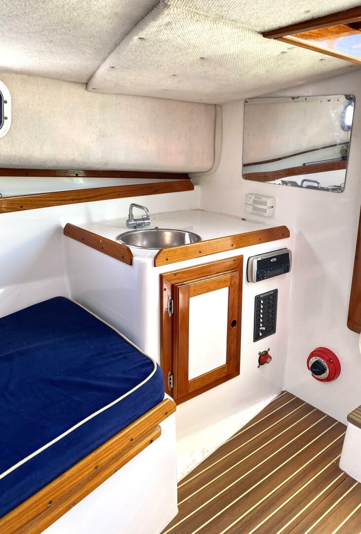 2003 Surf-Hunter 25 Base - Image 10