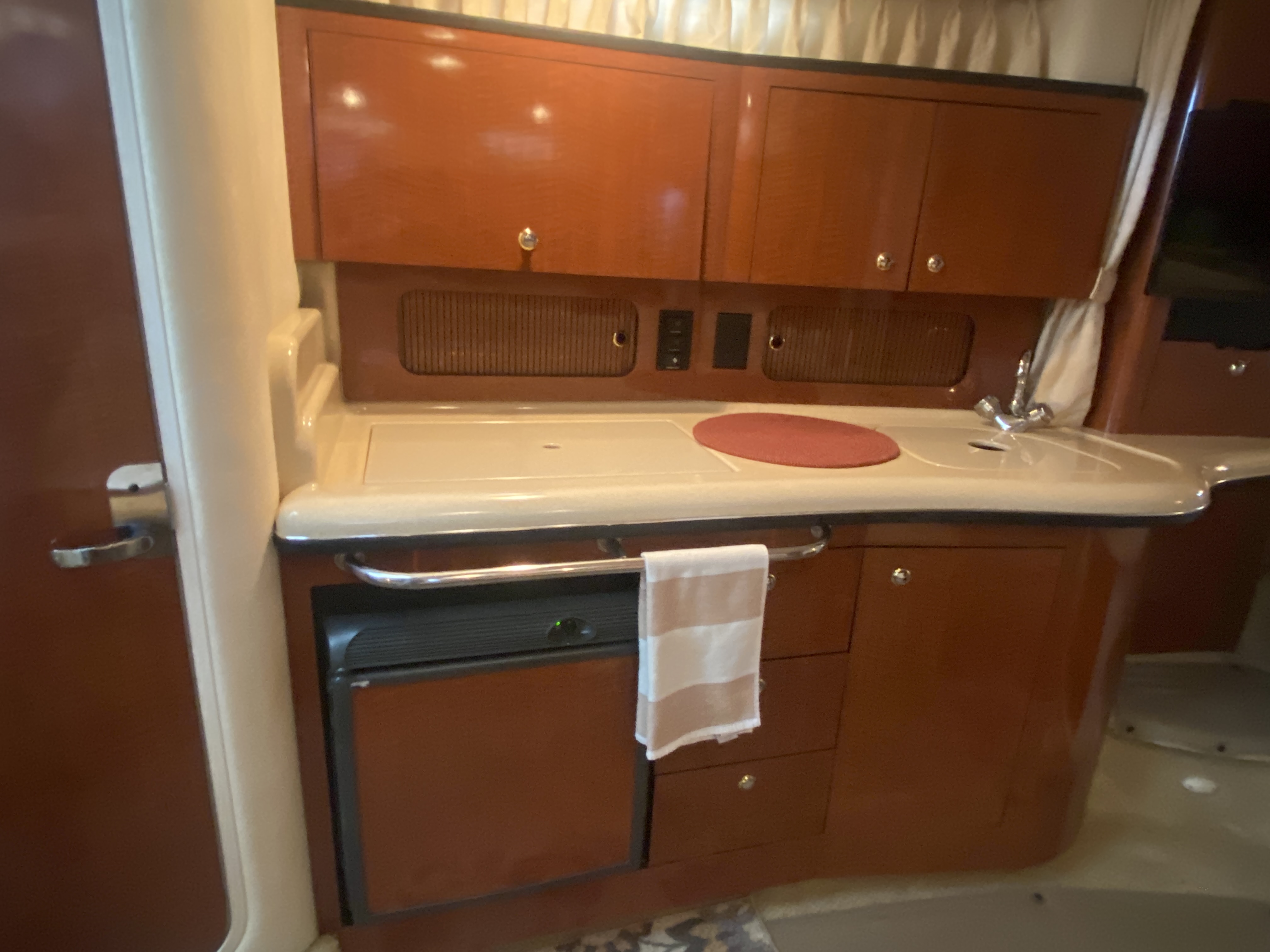 2003 Sea Ray 320 Sundancer - Image 12