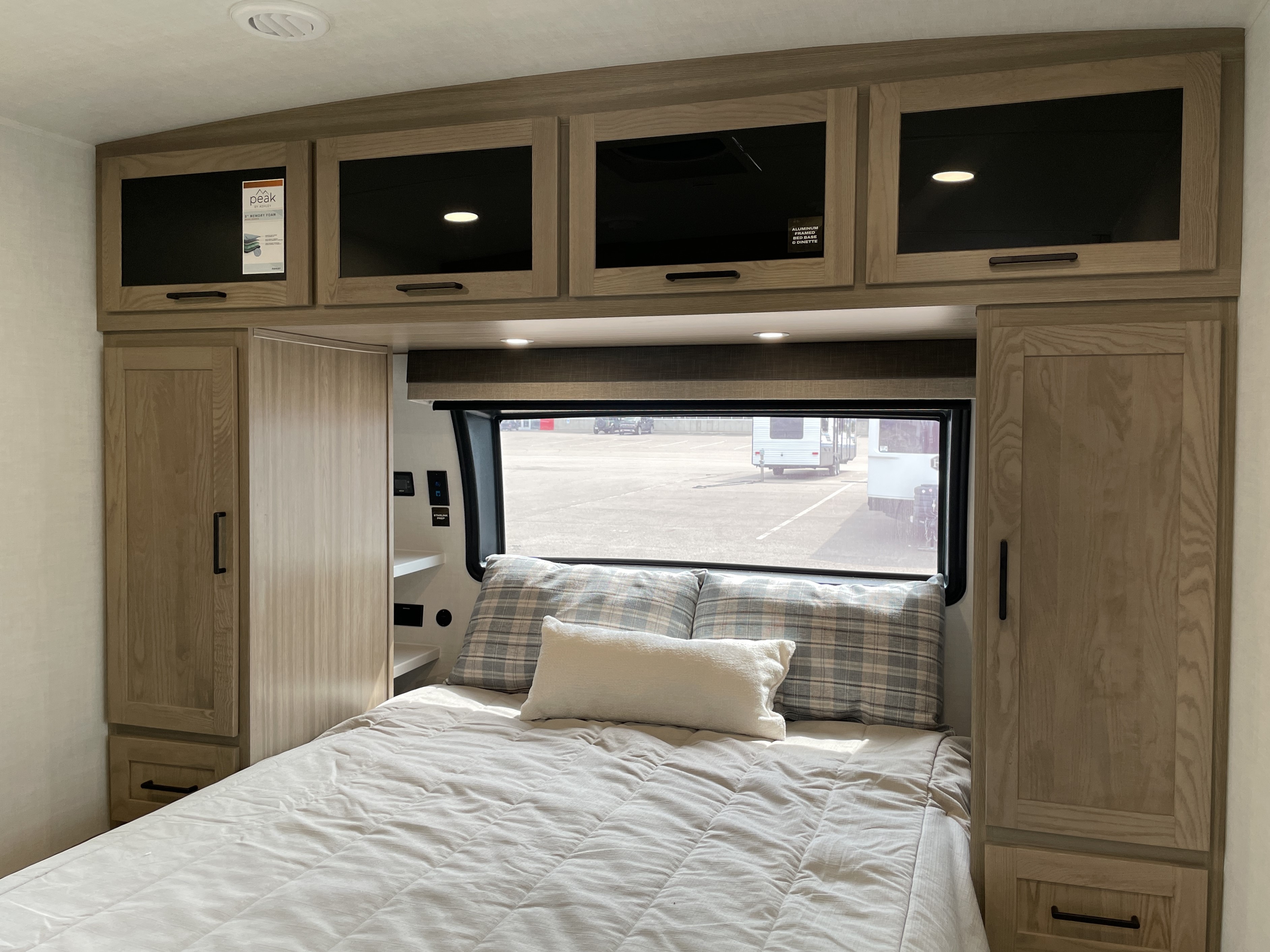 2027 Forest River Rockwood Ultra Lite 2921RL - Image 21