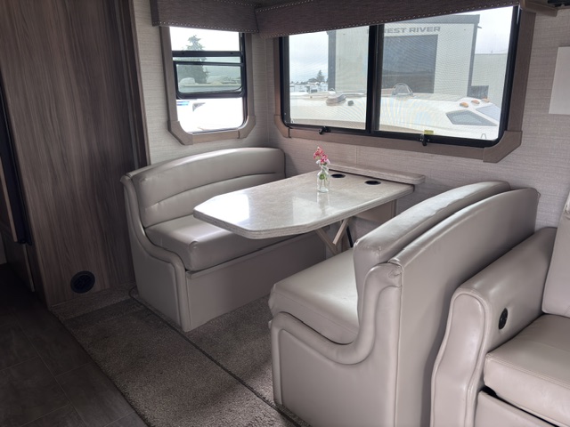 2018 Jayco Seneca 37FS - Image 12