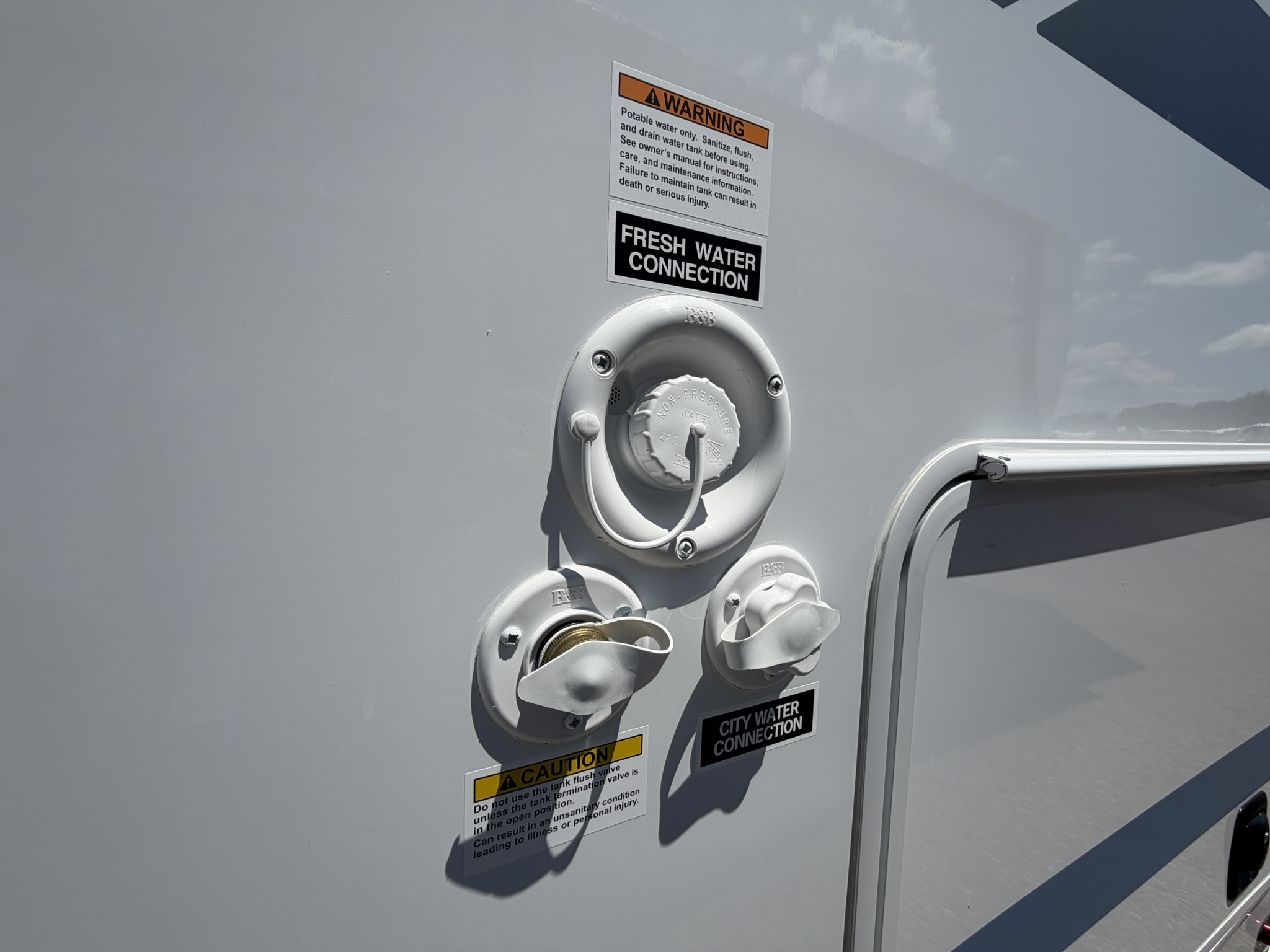 2027 THOR MOTOR COACH MAGNITUDE GA28 - Image 14