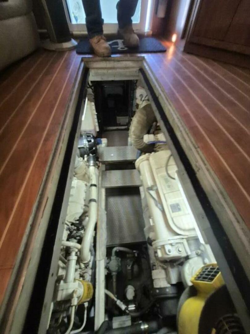 2002 Silverton 38 Convertible - Image 46