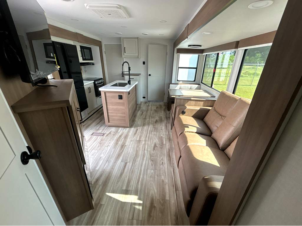 2027 VENTURE RV SPORTTREK 333VIK - Image 10
