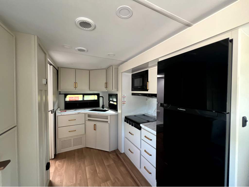 2027 GRAND DESIGN IMAGINE 22MLE - Image 9